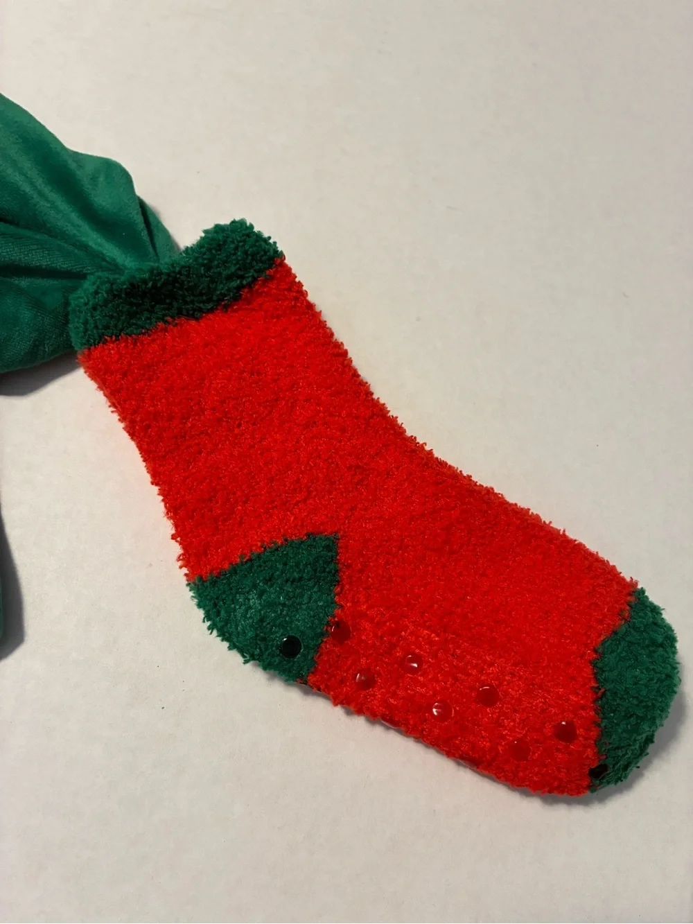 NWT ELF OMG IT’S SANTA! 3pc Fleece Pajama Set socks Boy’s size XS 4/5